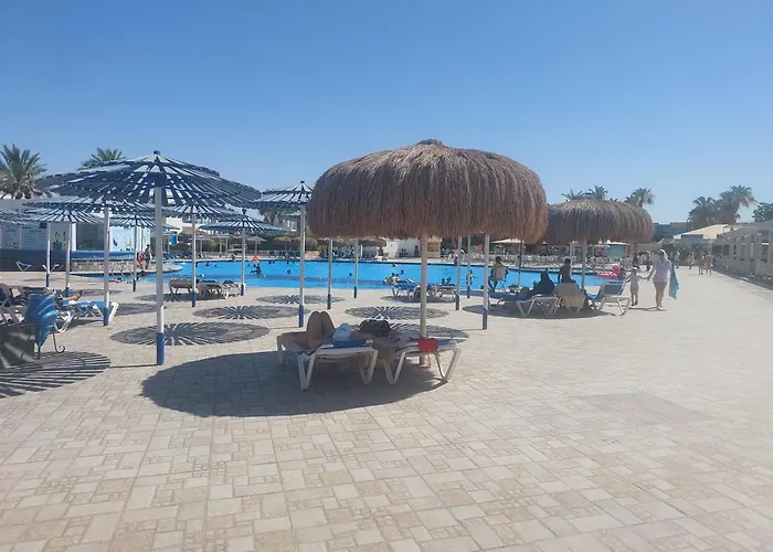 Mirage Bay & Aquapark Apartmanhotel 4*