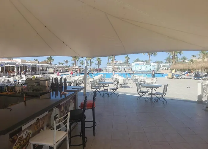 Mirage Bay & Aquapark Apartmanhotel Gurdaka